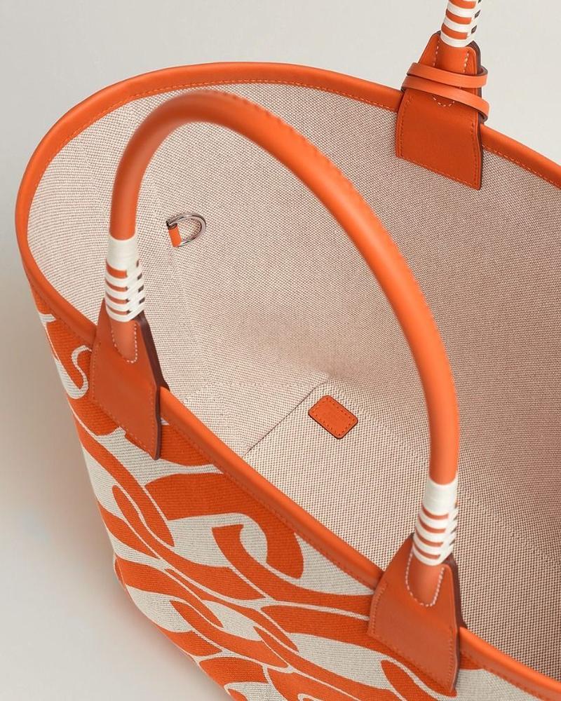 The Luxury Revision Steeple 28 Bag Handle Details